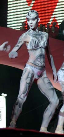 05 - DSCF3008 dancer - Lifeball 2005